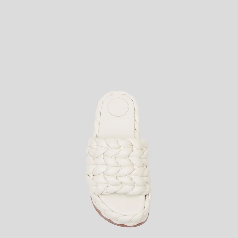 ❌SOLD❌ CHLOÉ wavy flat mule
Wavy flat mule in braided leather🔥🌟Color: Eggshell - Picture 4 of 5